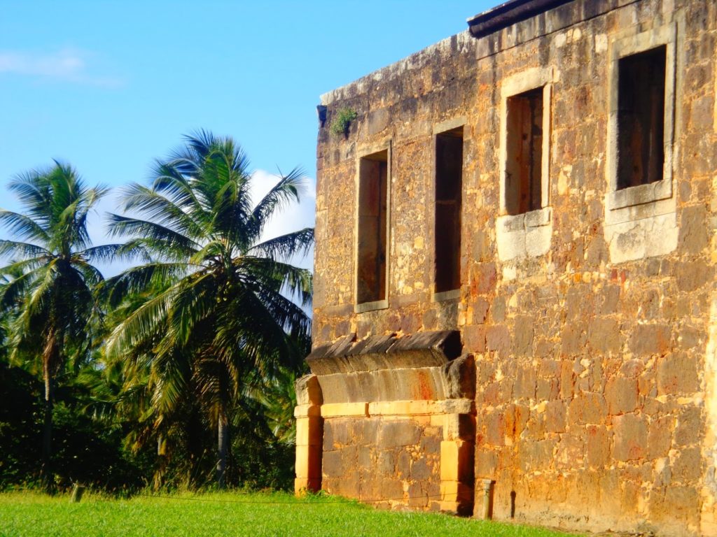 Castelo Garcia d'Ávila em praia do forte