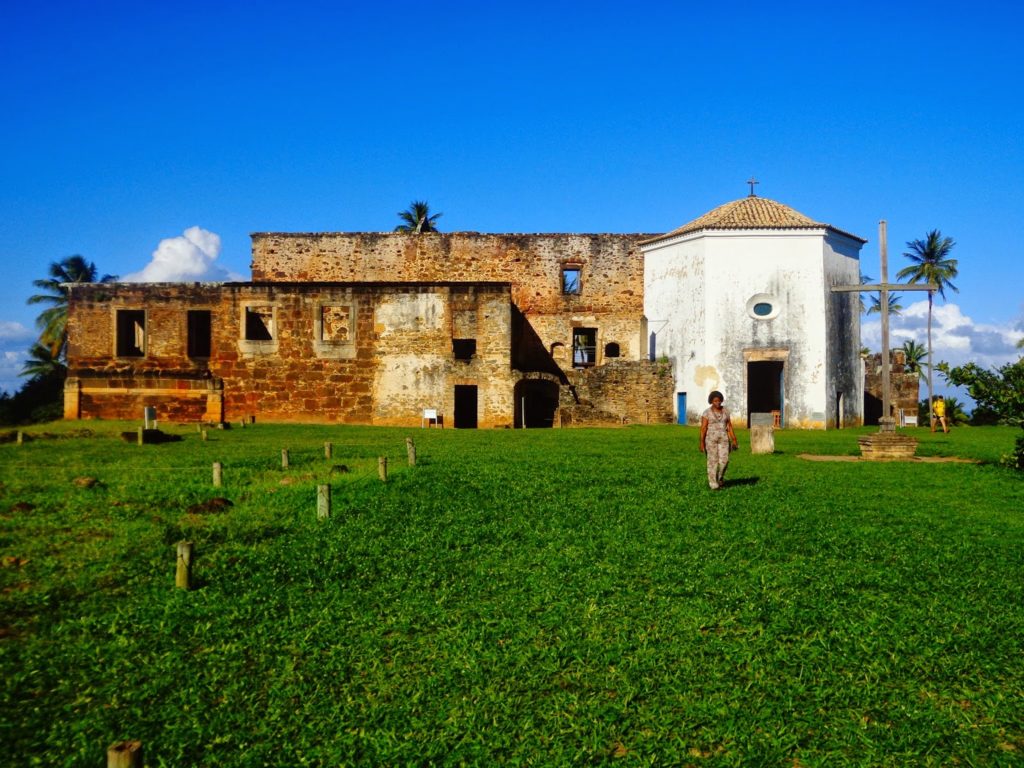 Castelo Garcia d'Ávila em praia do forte