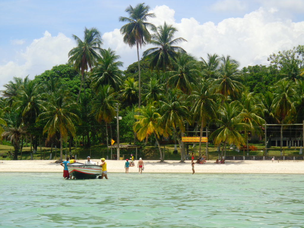 praia das neves em ilha de maré