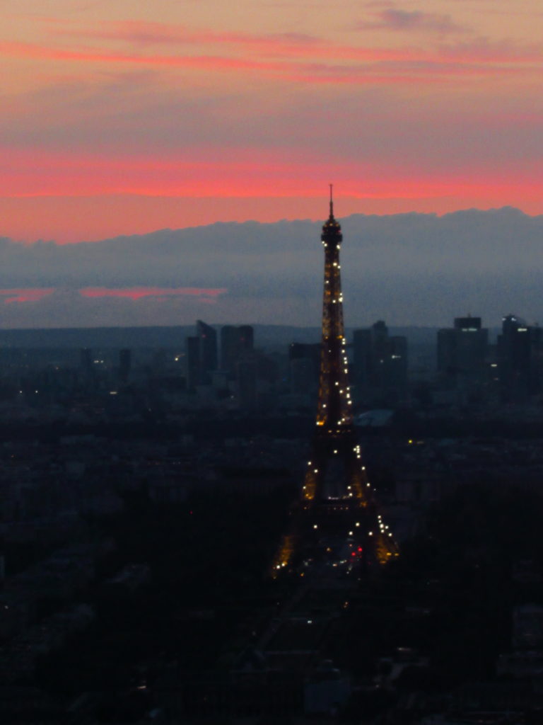 torre eiffel iluminada