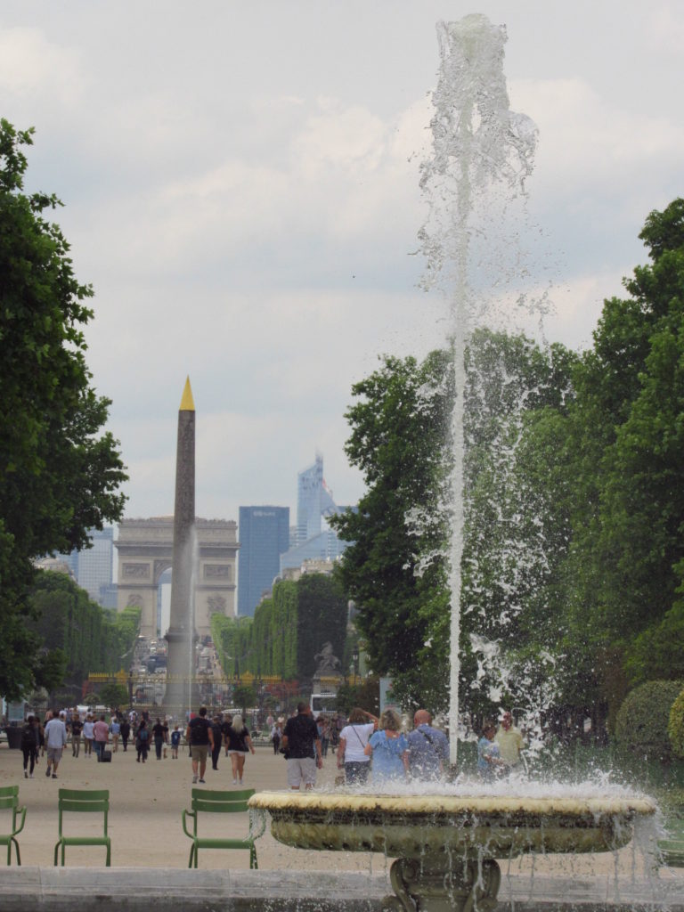 passeio em paris jardim tuileries